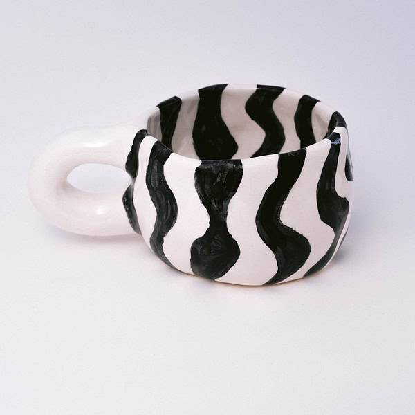Rankų darbo keramikinis puodelis - juoda balta