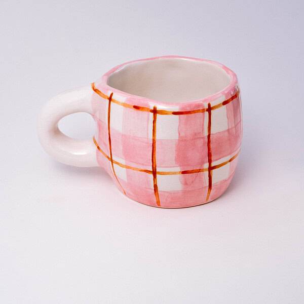Rankų darbo keramikinis puodelis  - rožiniai langeliai.