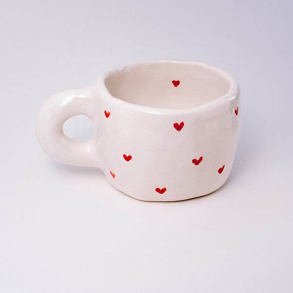 Rankų darbo keramikinis puodelis - širdelės.