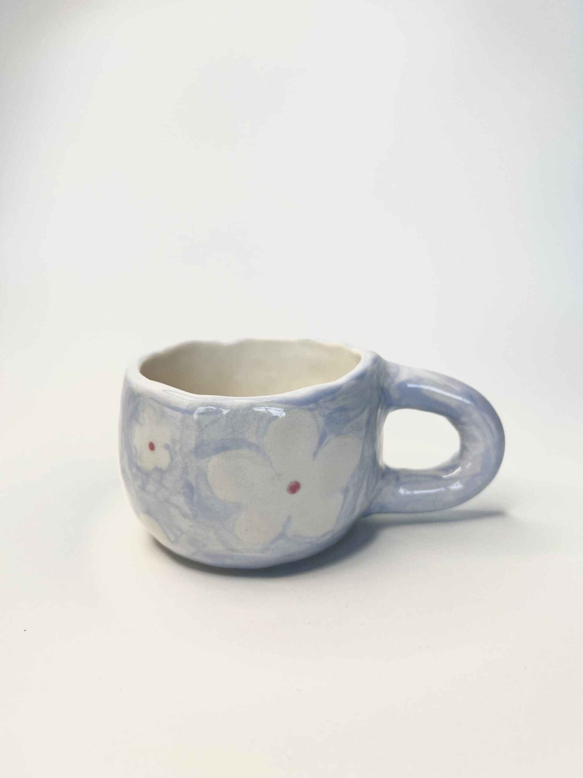 rankų darbo puodelis - baby blue gėlėtas