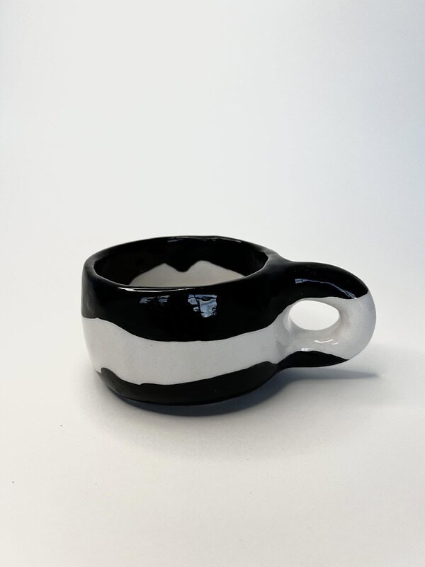 Keramikinis rankų darbo puodelis - juoda/balta