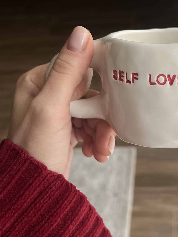Rankų darbo keramikinis puodelis - self love club.
