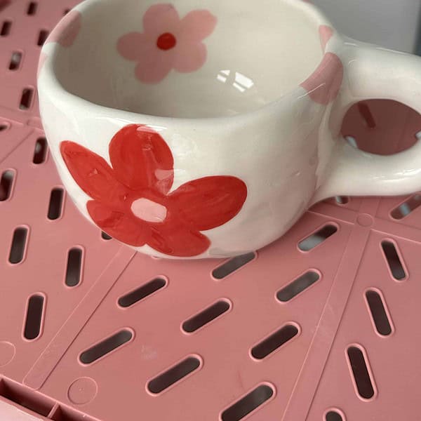 Keramikinis rankų darbo puodelis - didelė gėlytė red