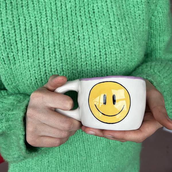 Rankų darbo keramikinis puodelis - Smiley face / purple