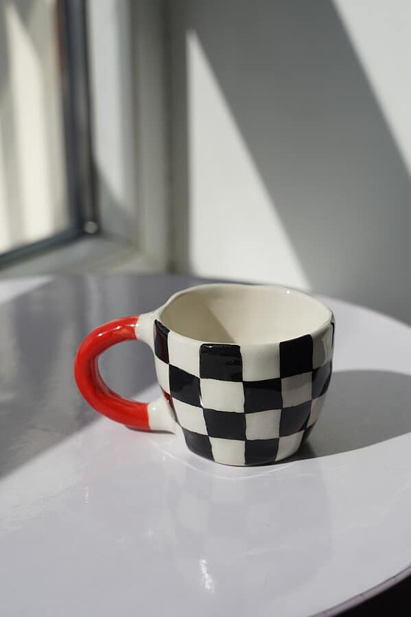 Espresso puodelis - juodas su red rankenėle