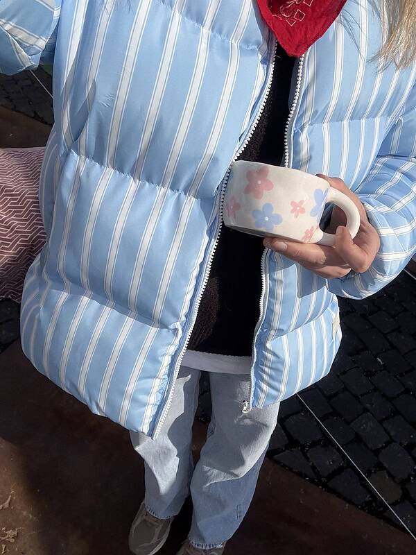 rankų darbo puodelis pastelinės gėlytės