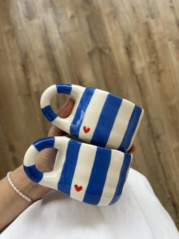 Puodelis – mėlyni dryžiai su širdele