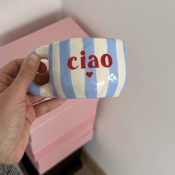 puodelis su uzrasu ciao